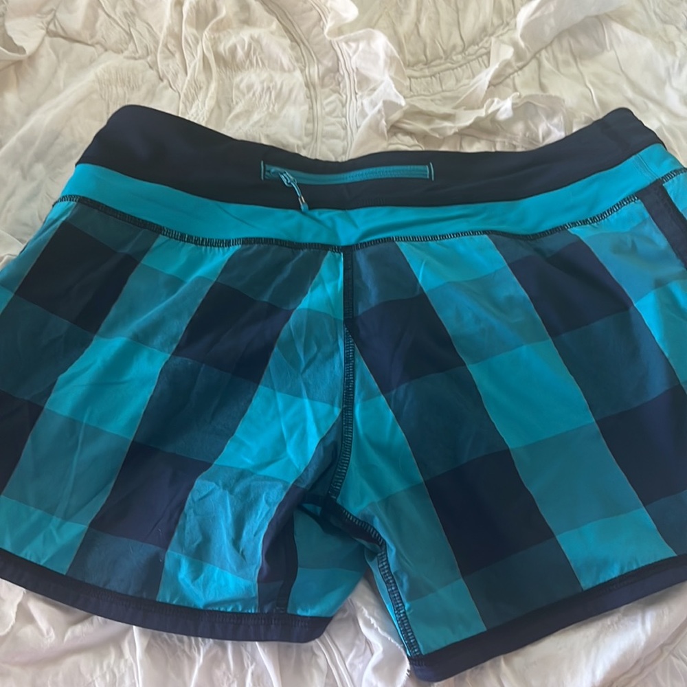 Lululemon - Picture 2 of 4